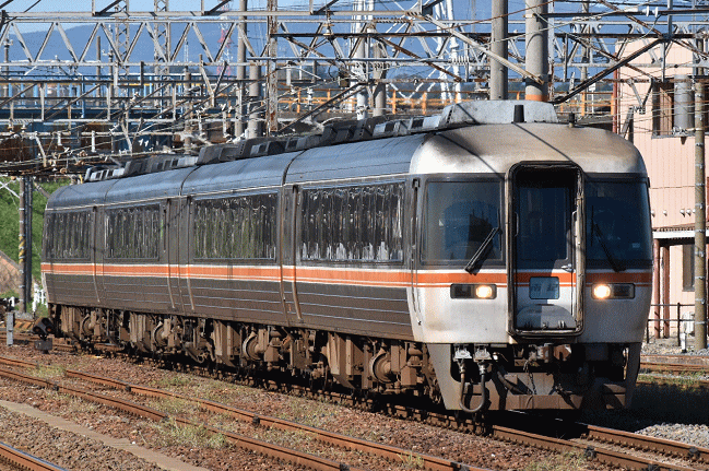 富田に進入する特急「南紀5号」