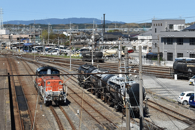 DD51は側線で待機