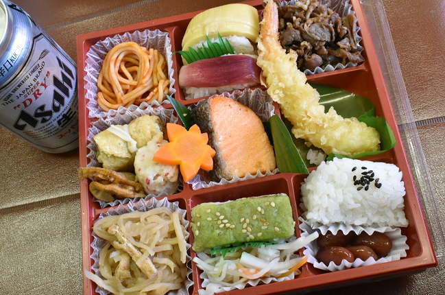 日曜市のオバア弁当