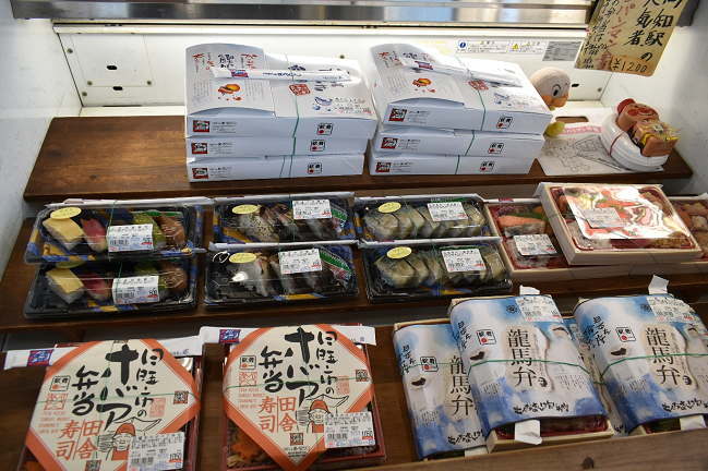 高知駅ホームで売られている駅弁