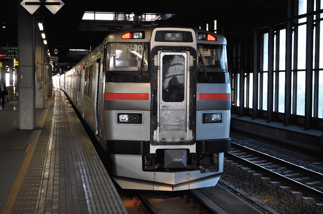 札沼線の731系車両、札幌駅にて