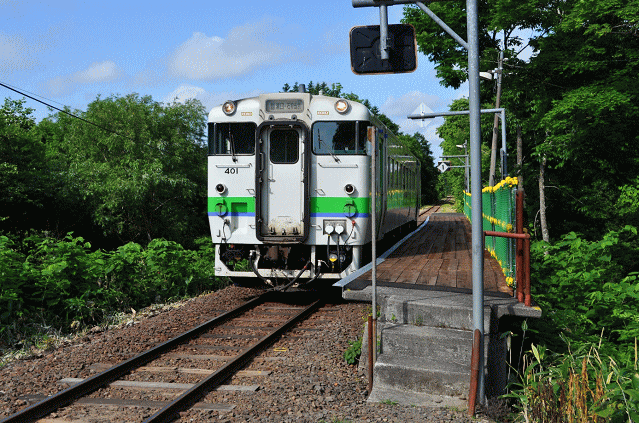 豊ヶ岡駅に到着した浦臼行キハ40