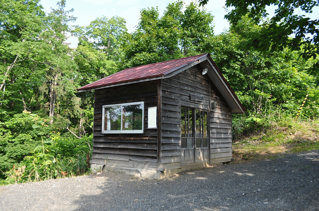 豊ヶ岡駅の待合室