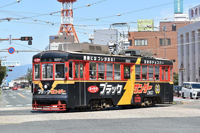 新川の交差点でブラックサンダー号を撮影
