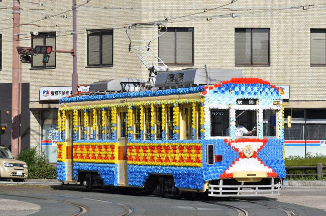 新川交差点で豊橋駅前行の花電車を撮影