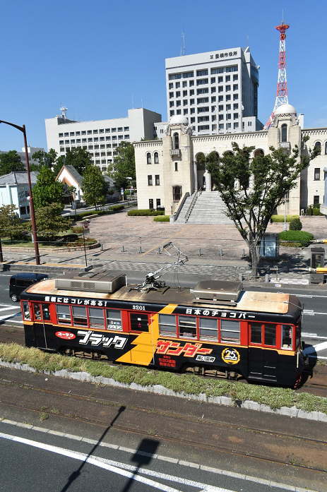 豊橋公会堂とブラックサンダー号