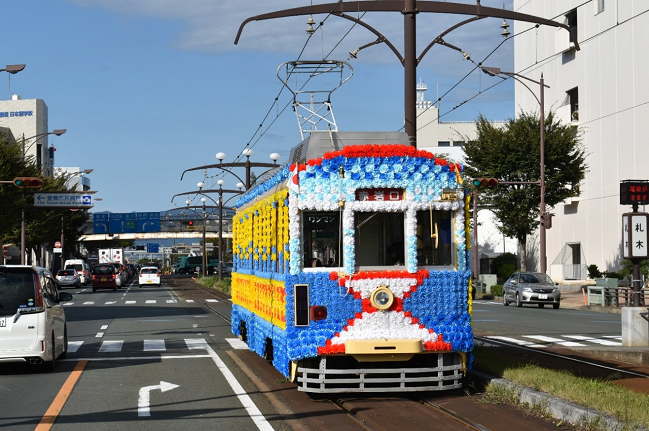 札木電停を発車した花電車