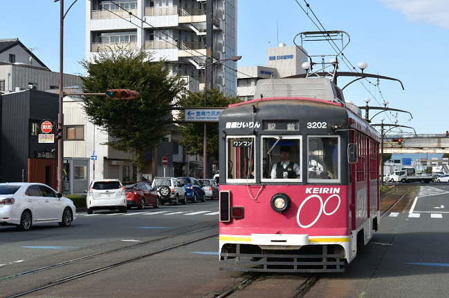 札木電停に到着する豊橋駅前行モ3202号