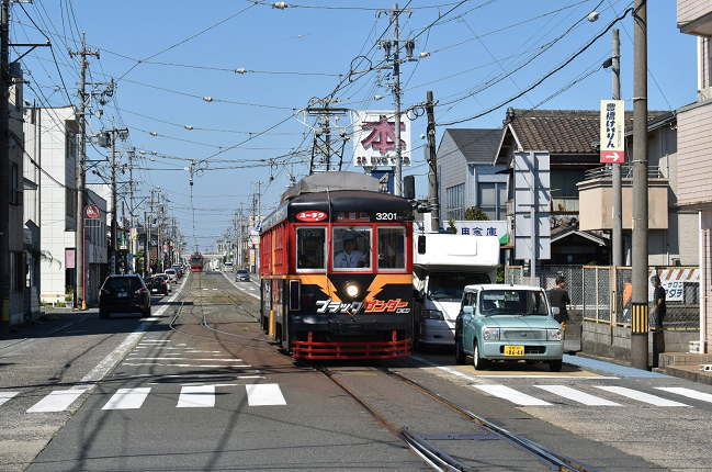 単線区間のブラックサンダー号