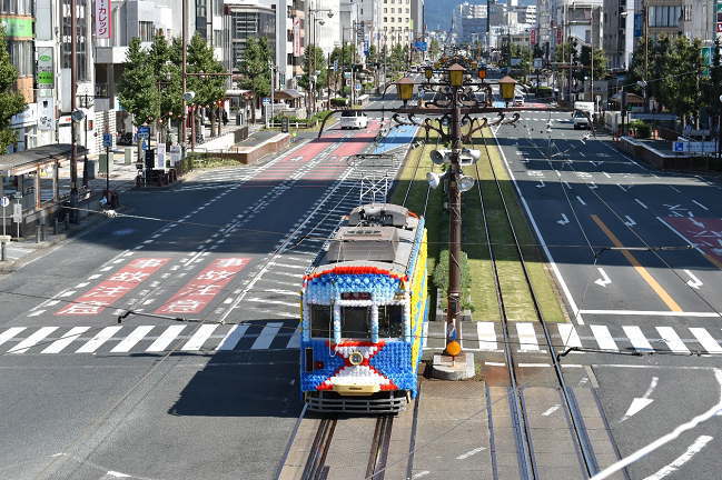 豊橋駅前電停を発車した花電車