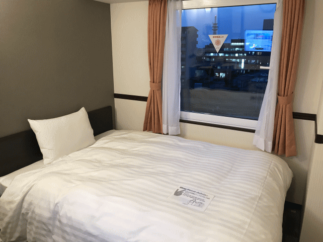 東横イン彦根駅東口の客室と布団
