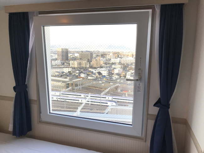 東横イン松本駅東口の窓辺の様子