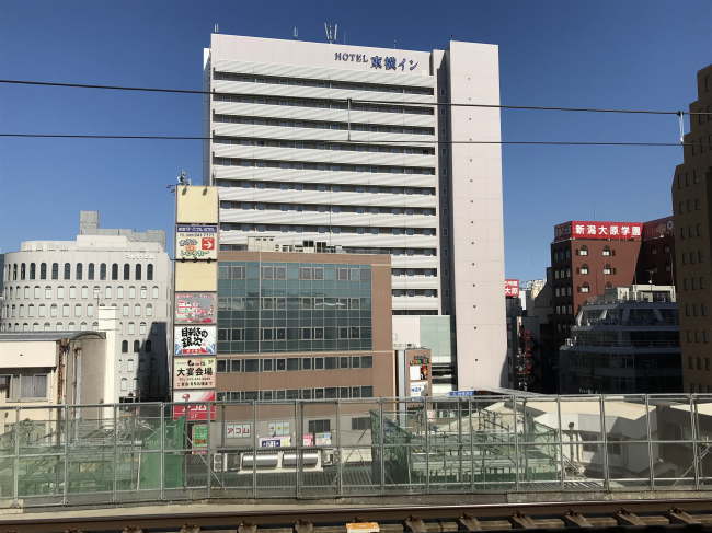 新潟駅から見た東横イン新潟駅前