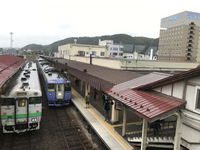 東横インオホーツク網走駅前と網走駅の構内