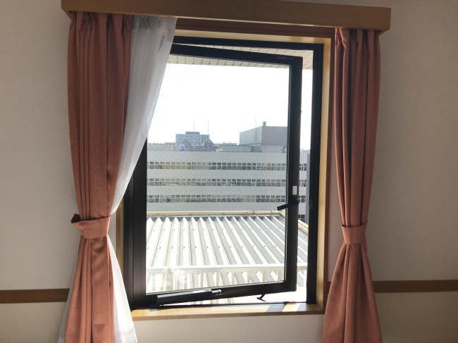 東横イン札幌駅北口の窓の様子