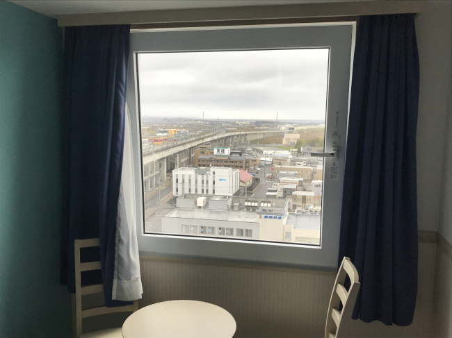 東横イン新青森駅前の窓辺の様子