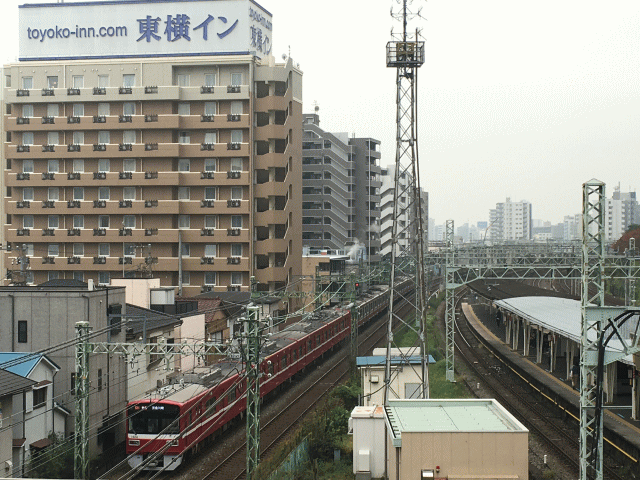 新子安駅側から見た東横イン横浜新子安駅前の外観