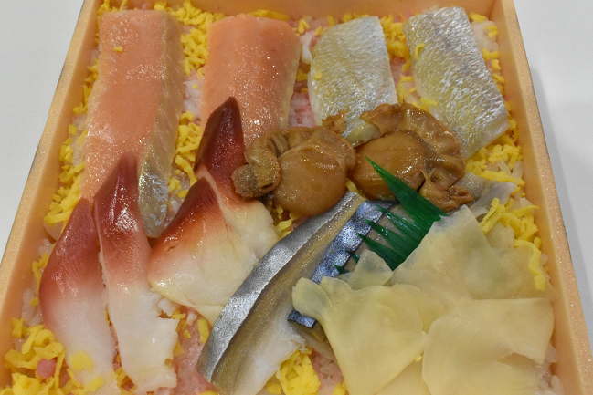 青森駅弁「青森海鮮ちらし寿司」