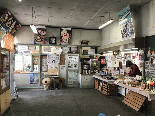 津軽五所川原駅の駅舎内