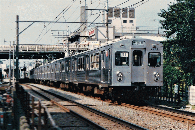 ７０００系のデハ７０３７号