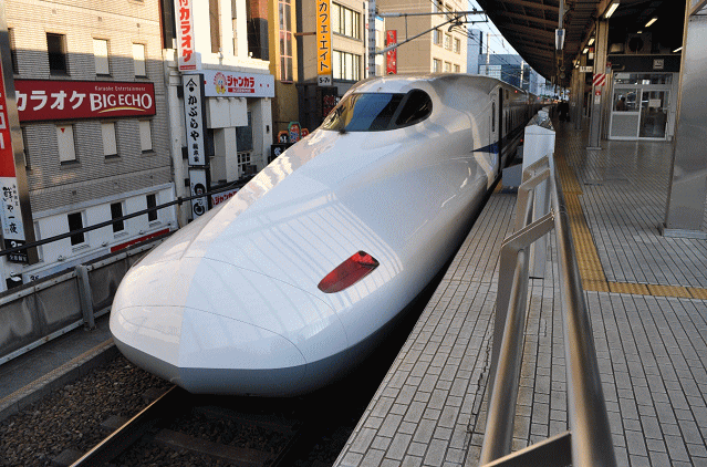 名古屋駅にて、新幹線のぞみ号