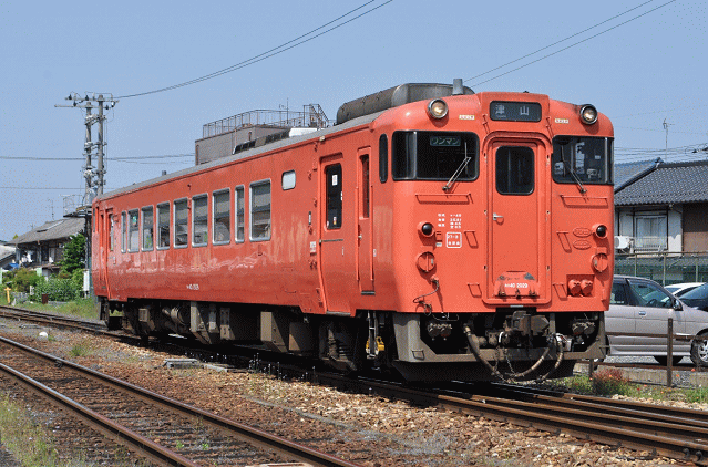 津山まなびの鉄道館から見たキハ40タラコ色
