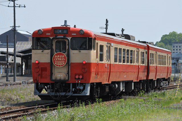 津山まなびの鉄道館から見たみまさかノスタルジー号