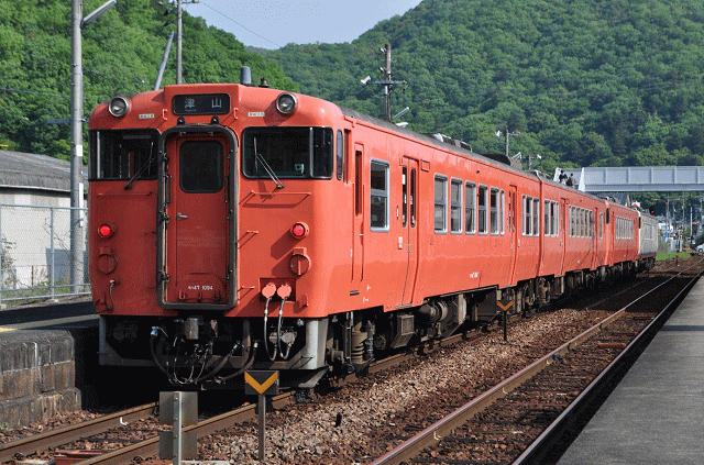 津山線、キハ40のタラコ色