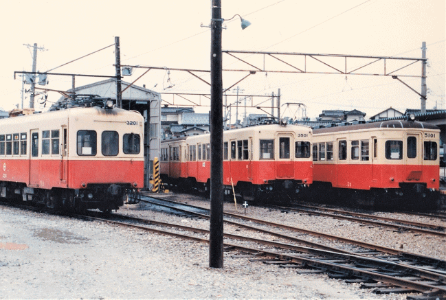 600V時代の内灘駅と車庫