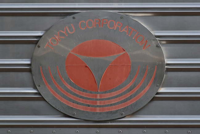 5200系側面の東急マーク