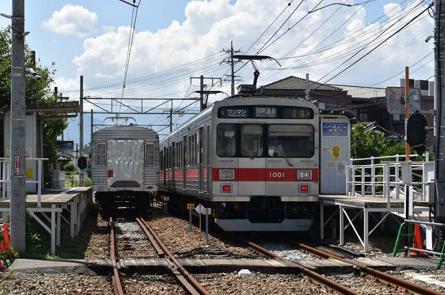 5200系を後ろ側から撮影