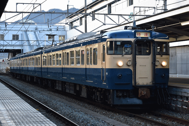 しなの鉄道のスカ色115系