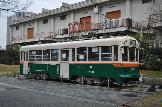 七条入口広場の総合案内所として利用されている２００１号