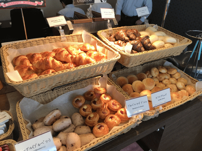 ヴィアイン新大阪の朝食バイキングのパン