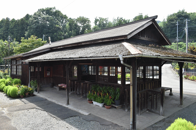 登録有形文化財に指定されている上神梅駅
