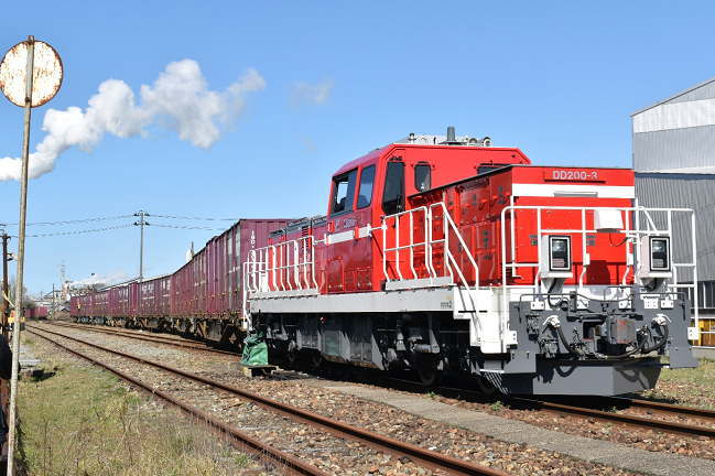 後退してコンテナを連結するDD200