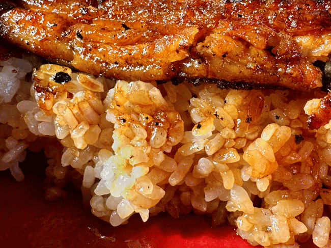 うなぎのタレが絡んだご飯