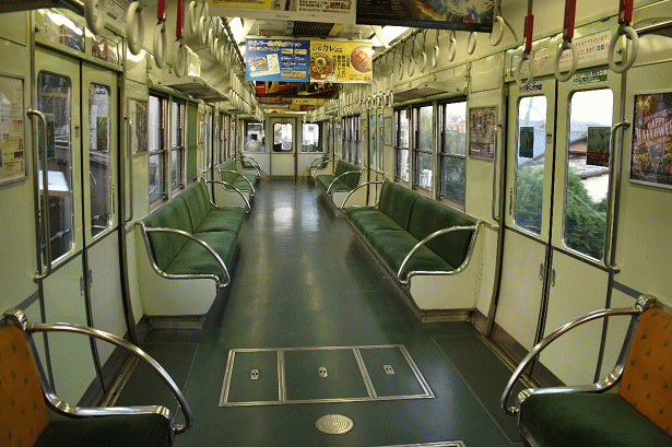 京阪電鉄の2632号車の車内