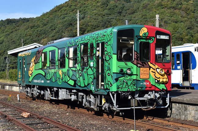 江川崎駅に停車中の海洋堂ホビートレイン