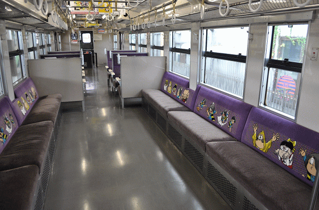 鬼太郎ファミリートレインの車内