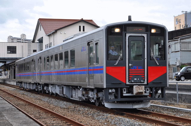 浜田駅にて快速アクアライナー