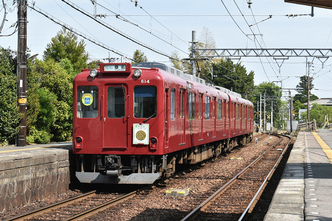 美濃津屋駅を発車した桑名行