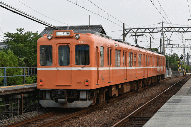 東赤坂駅に停車中のラビットカー