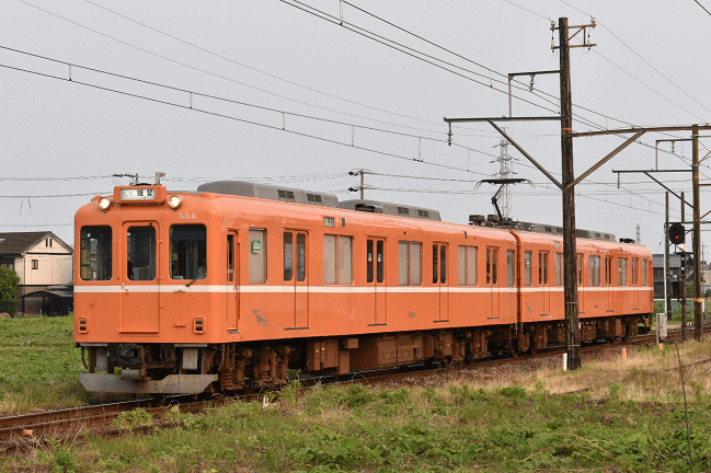 揖斐駅に到着するラビットカー