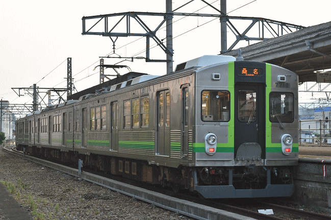 緑歌舞伎色であるTQ12編成