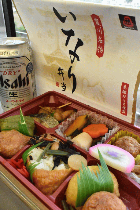 名古屋駅弁の「いなり弁当」(だるま)