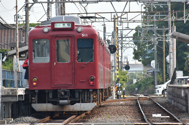 東赤坂駅を発車するD11編成