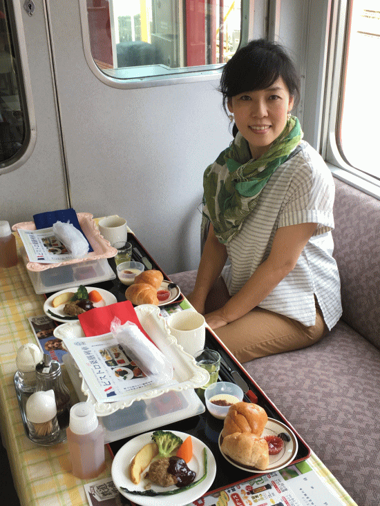 ビストロ薬膳列車の座席（車端部）