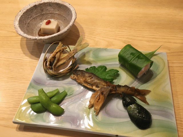 郡上鮎づくしの前菜と小鉢（吉田屋美濃錦）