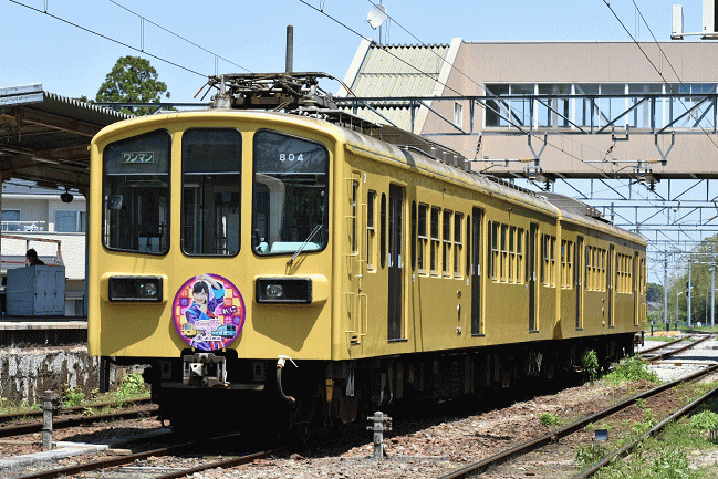 八日市駅に留置中の８００系電車